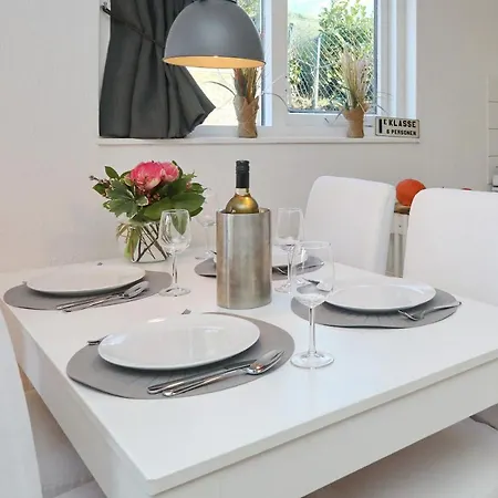 Holiday home Klein Centraal En Rustig Gelegen Strandhuis Noordwijk