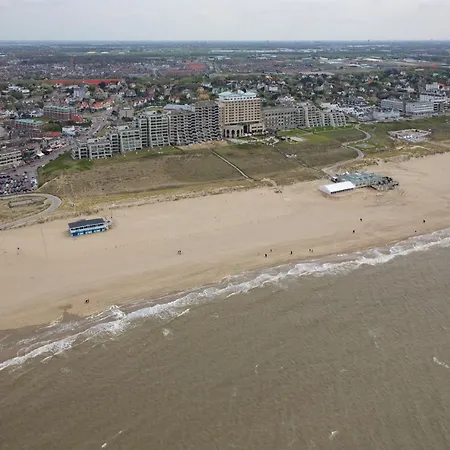 Klein Centraal En Rustig Gelegen Strandhuis