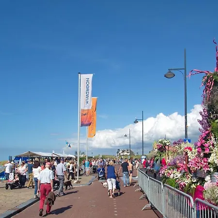 Holiday home Klein Centraal En Rustig Gelegen Strandhuis Noordwijk