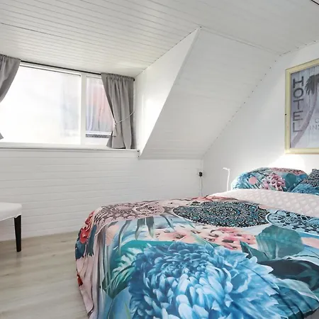 Klein Centraal En Rustig Gelegen Strandhuis *