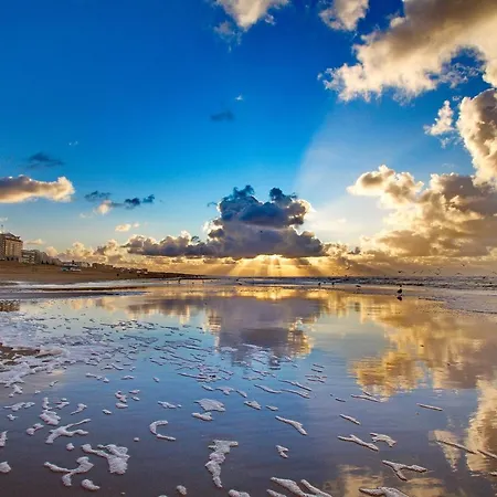 Klein Centraal En Rustig Gelegen Strandhuis Holiday home