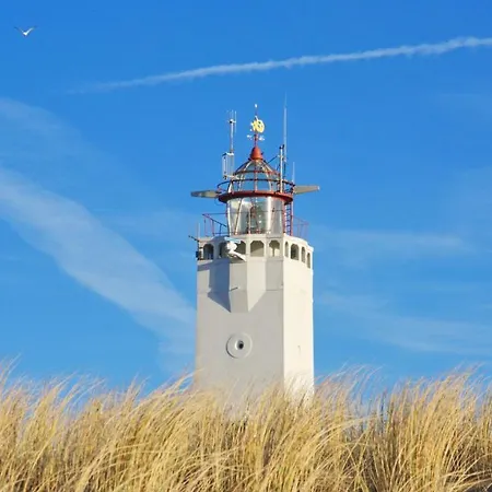 Holiday home Klein Centraal En Rustig Gelegen Strandhuis