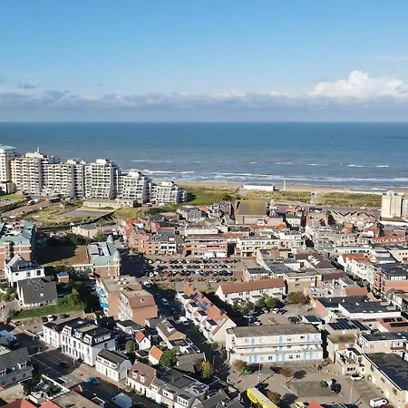 Klein Centraal En Rustig Gelegen Strandhuis Holiday home